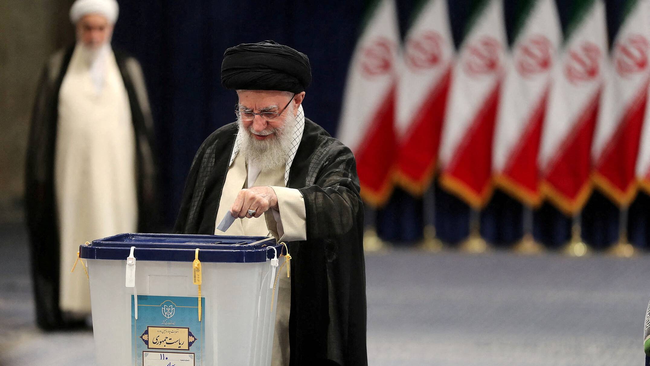 Supreme Leader Ayatollah Ali Khamenei casts his vote in the presidential elections. /Office of the Iranian Supreme Leader/WANA (West Asia News Agency)//Reuters