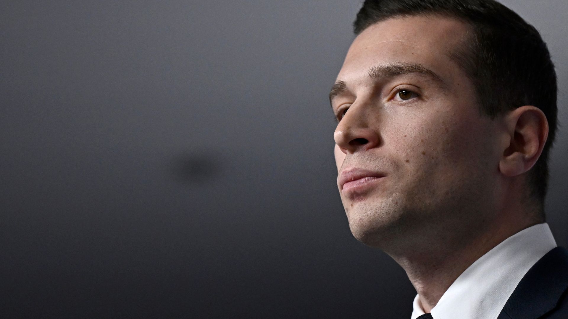 National Rally leader Jordan Bardella wants an absolute majority. /Julien de Rosa/AFP