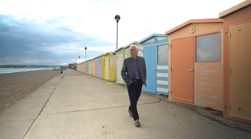 Dirty Water Campaign member Tony Stevenson is dismayed at the state of  the water along Sussex's coast. /CGTN