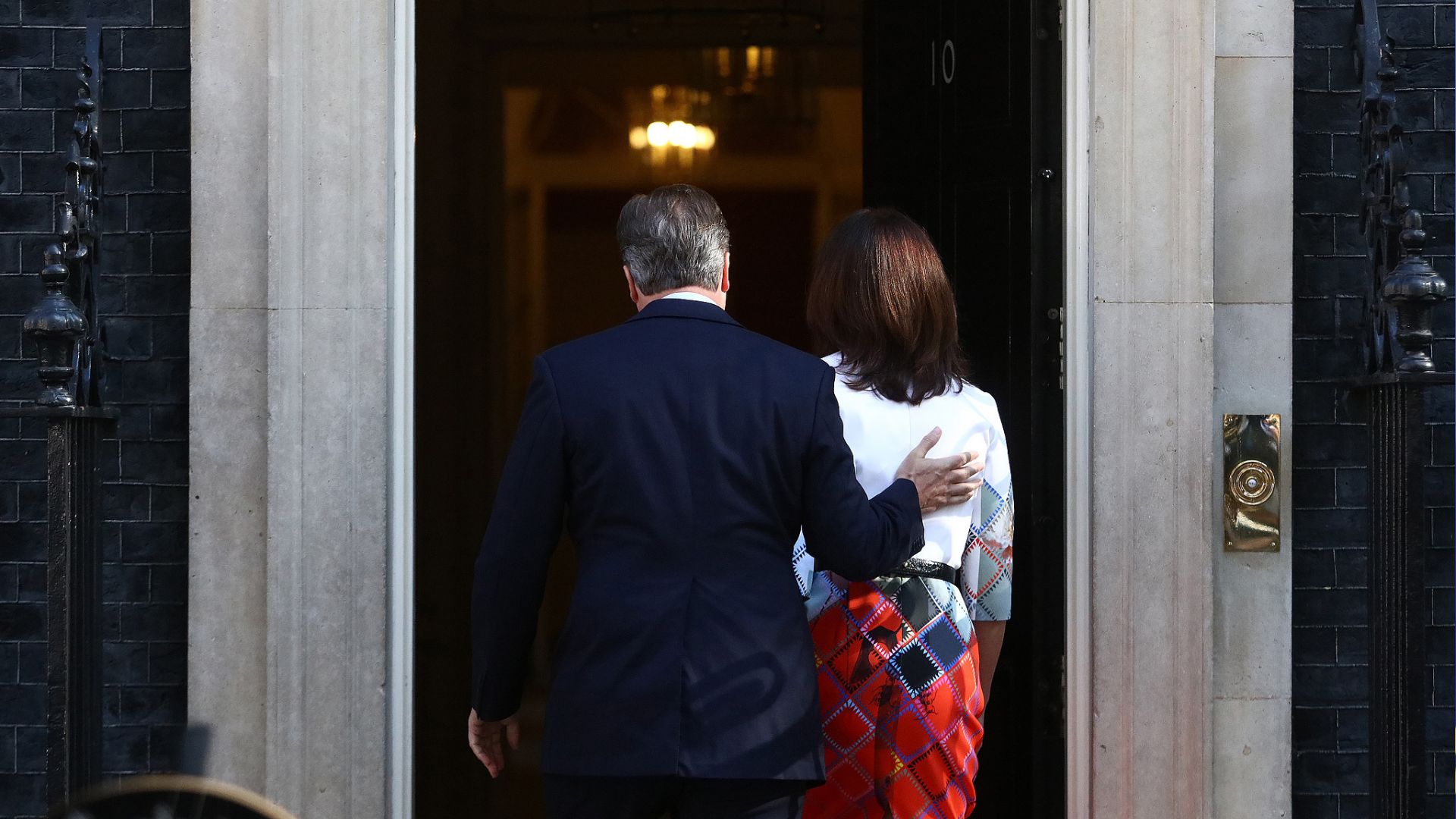 David Cameron, heads back into 10 Downing Street, with his wife Samantha Cameron, after making his resignation speech. /Chris Ratcliffe/Bloomberg via Getty Images