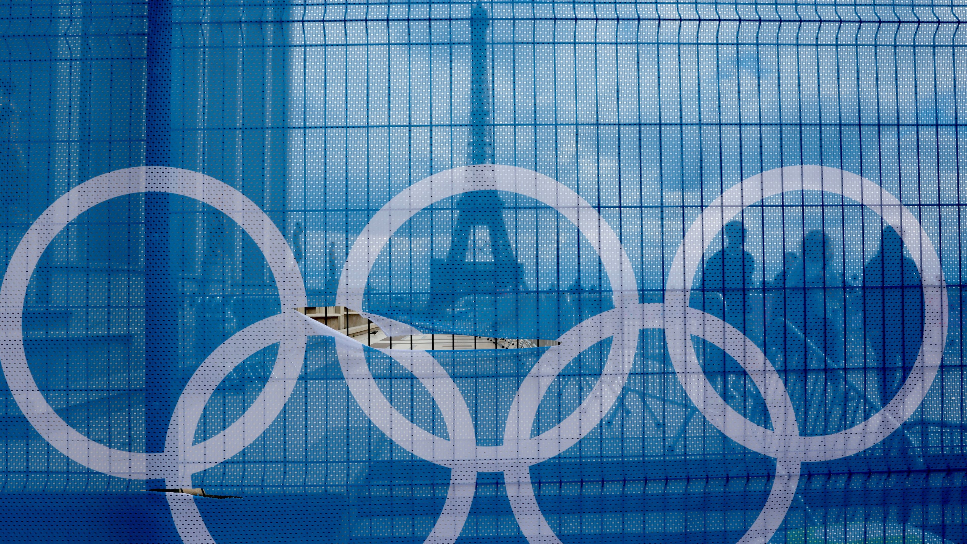 Security fences are a common sight in the French capital. /Kevin Coombs/Reuters