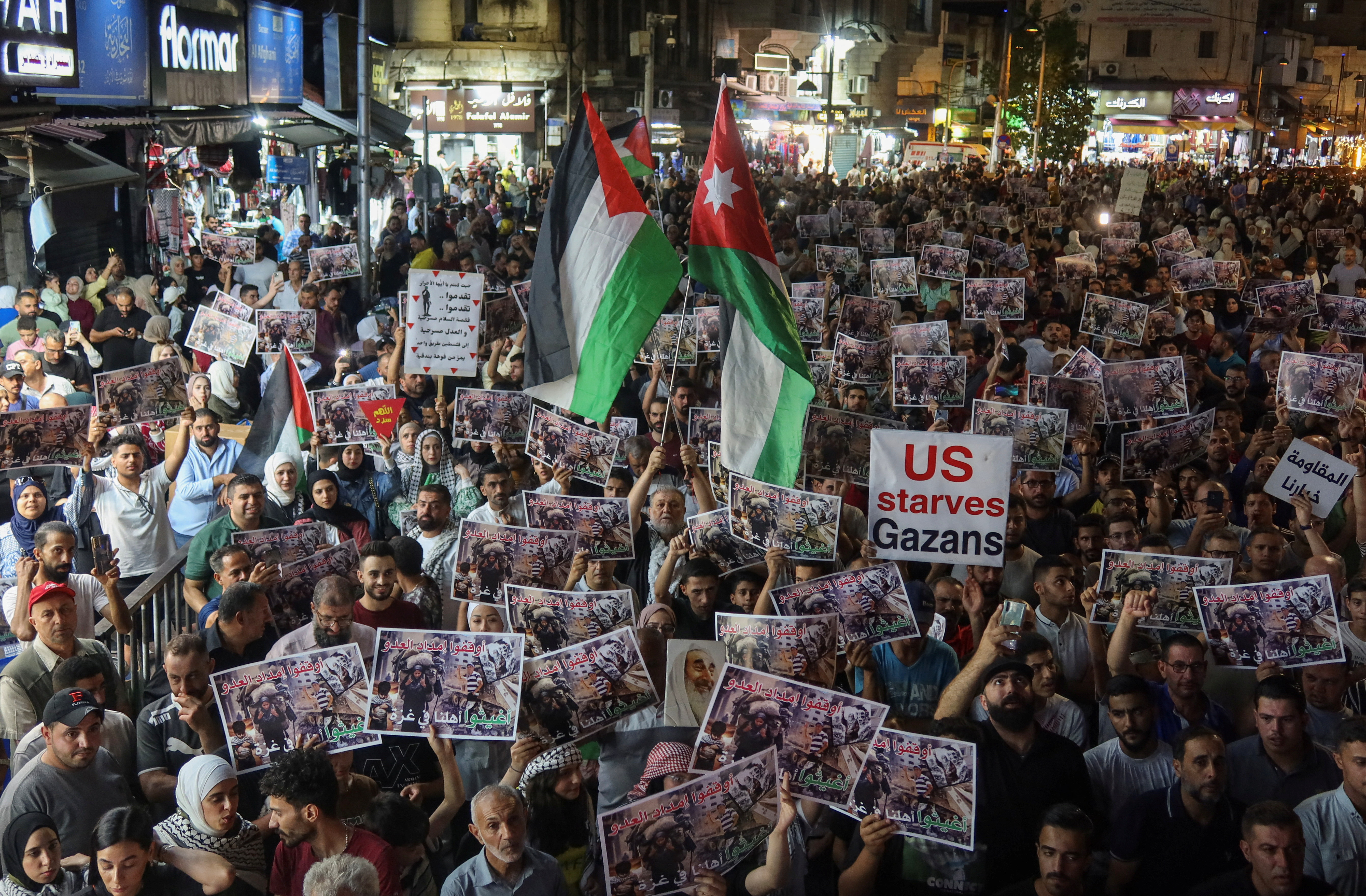 Demonstrators take part in a protest in support of Palestinians in Gaza, amid the ongoing conflict between Israel and Hamas, in Amman, Jordan. /Jehad Shelbak/Reuters