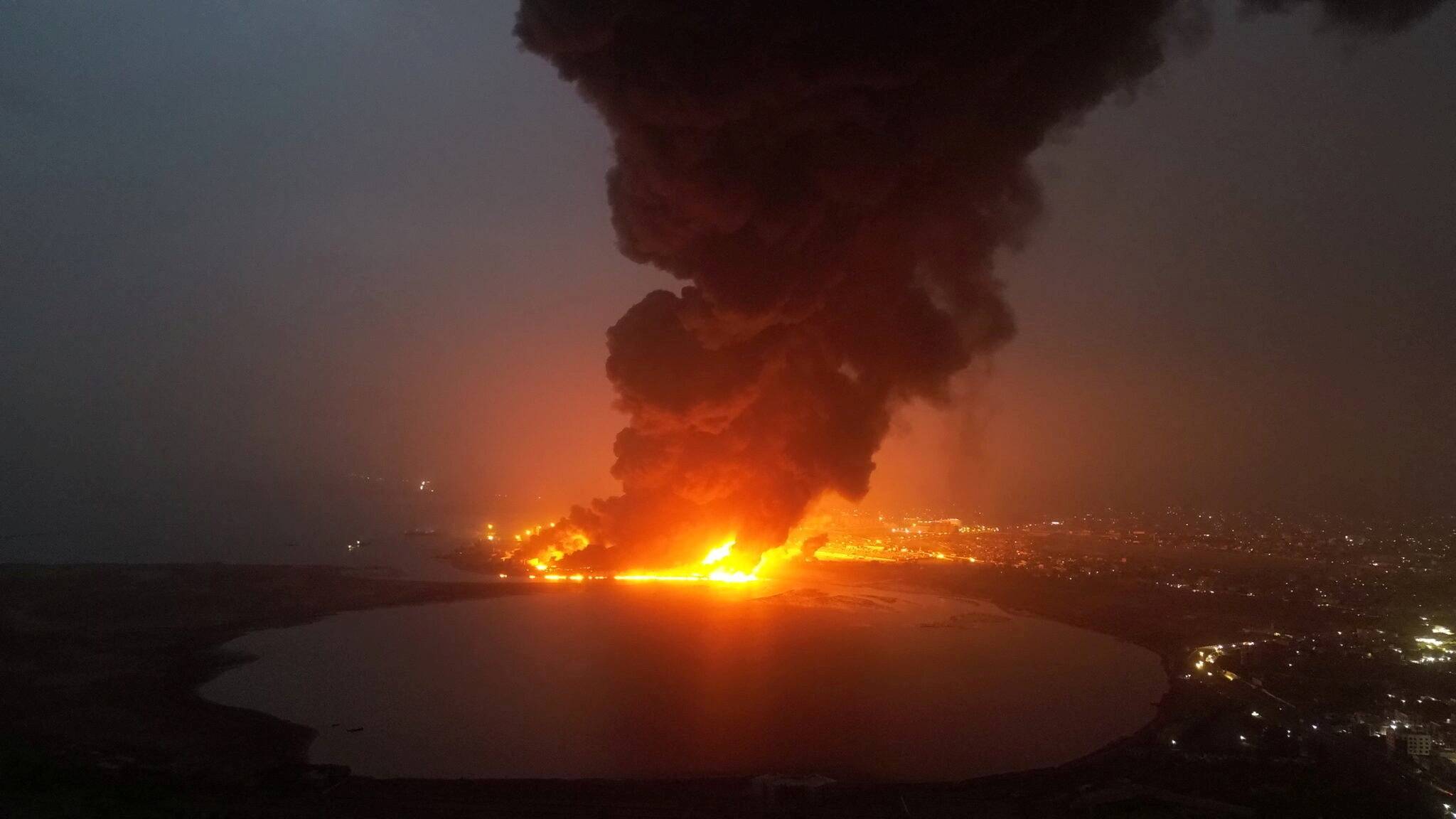 Smoke rises from the site of Israeli air strikes in the port city of Hodeidah, Yemen. /Houthi Military Media/Reuters