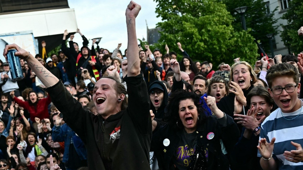 French left-wing supporters celebrating the defeat of right-wing National Rally in second round of election. /CFP