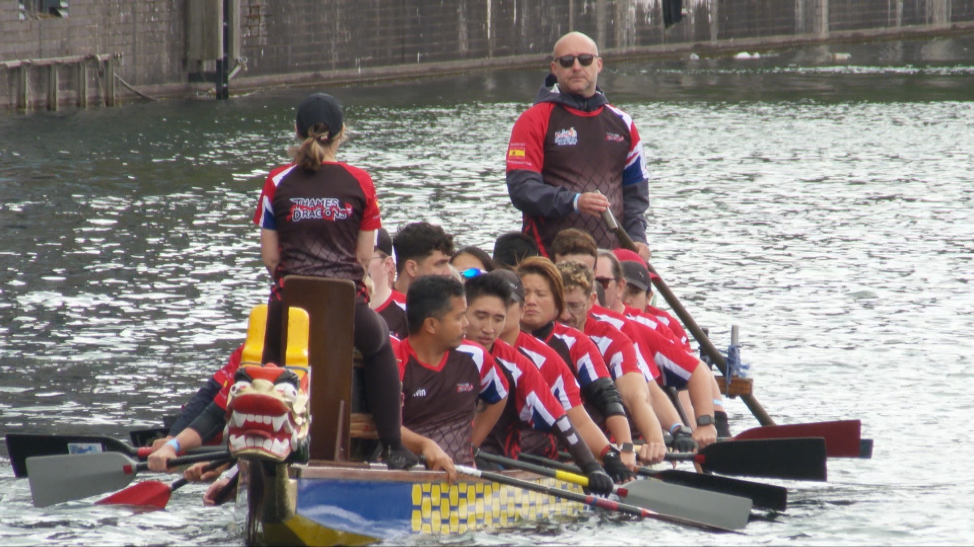 The Thames Dragons paddlers attend competition during the Duanwu Festival in Manchester, the UK. /CGTN Europe