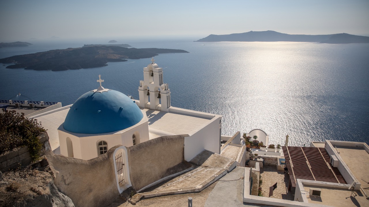 A view of the Three Bells of Fira, the Catholic Church of the Dormition, in the village of Fira on the Greek island of Santorini. /Aris Oikonomou/AFP