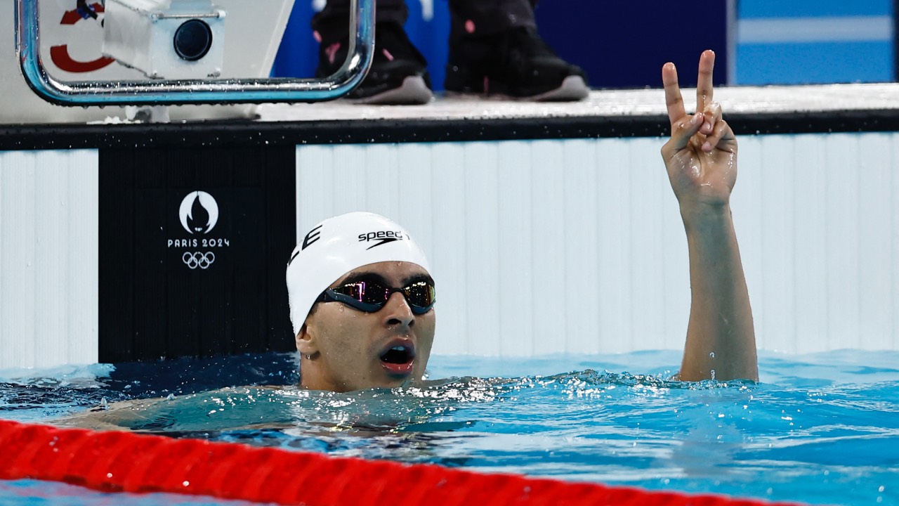 Palestinian swimmer Yazan al-Bawwab, 28, recently went viral for making a peace sign in the pool during the Paris Olympics. /Clodagh Kilcoyne/Reuters