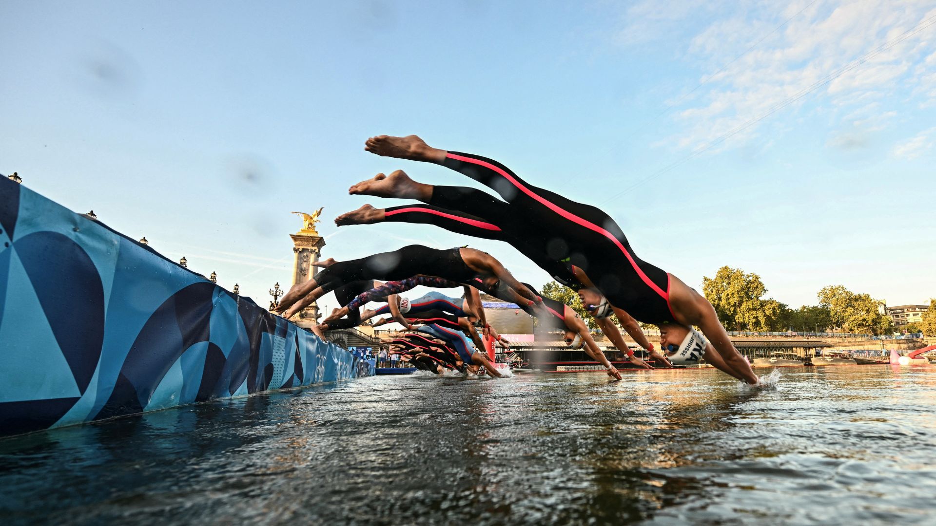 The women's 10km Marathon Swimming at the Paris 2024 Olympics. /Martin Bureau/Pool/Reuters