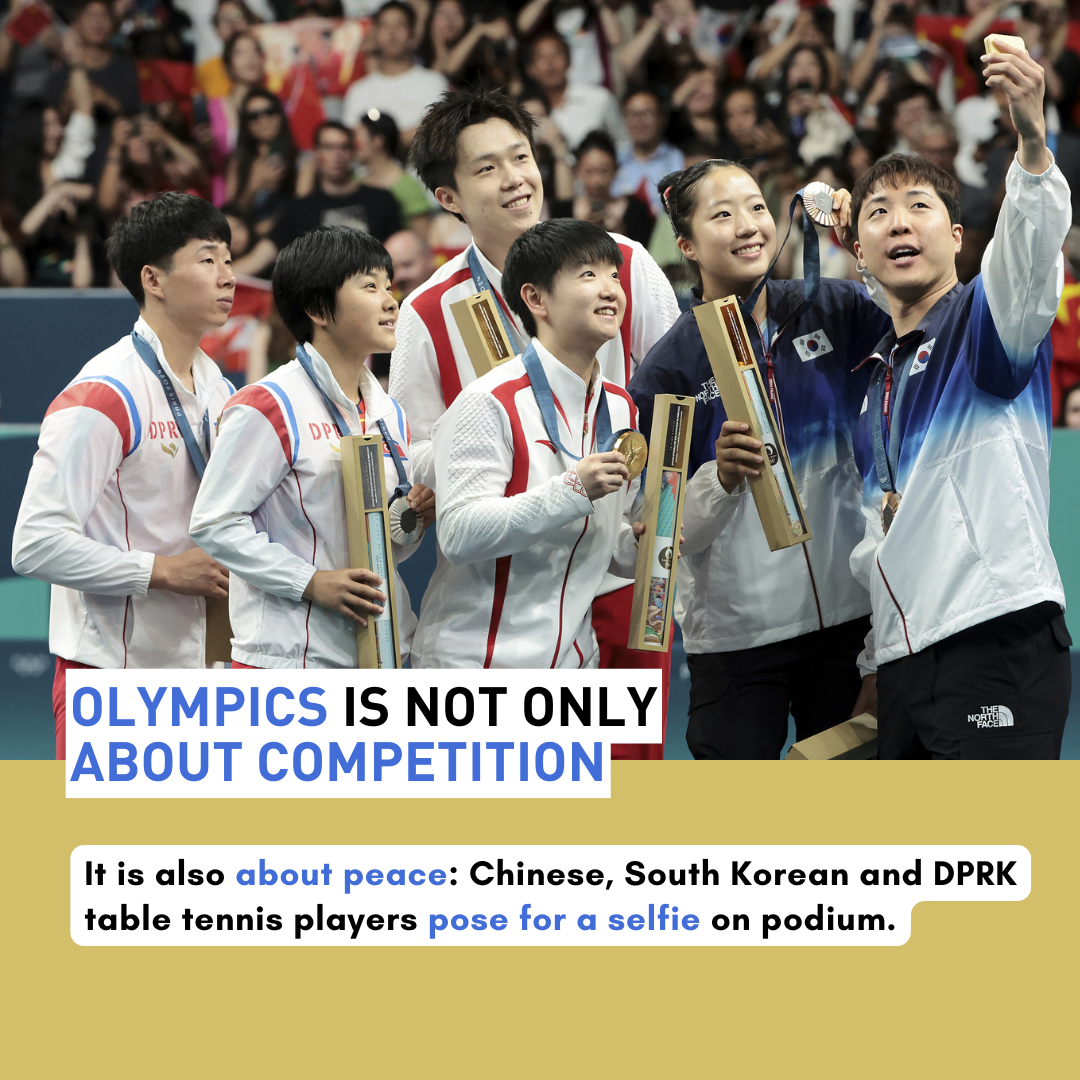 Chinese, South Korean, DPRK tennis players take a selfie on podium together. /CFP Photo