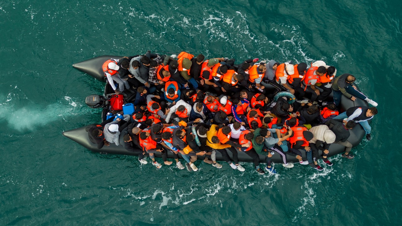 In this drone view an inflatable dinghy carrying migrants makes its way towards England in the English Channel, UK. /Chris J. Ratcliffe/Reuters