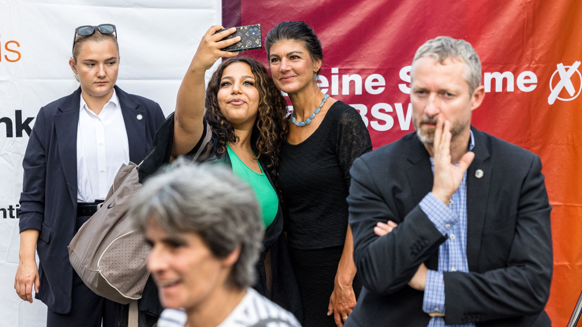 BSW leader Sahra Wagenknecht poses with supporters at a rally in Zwickau, Saxony. /Jens Schlueter/AFP