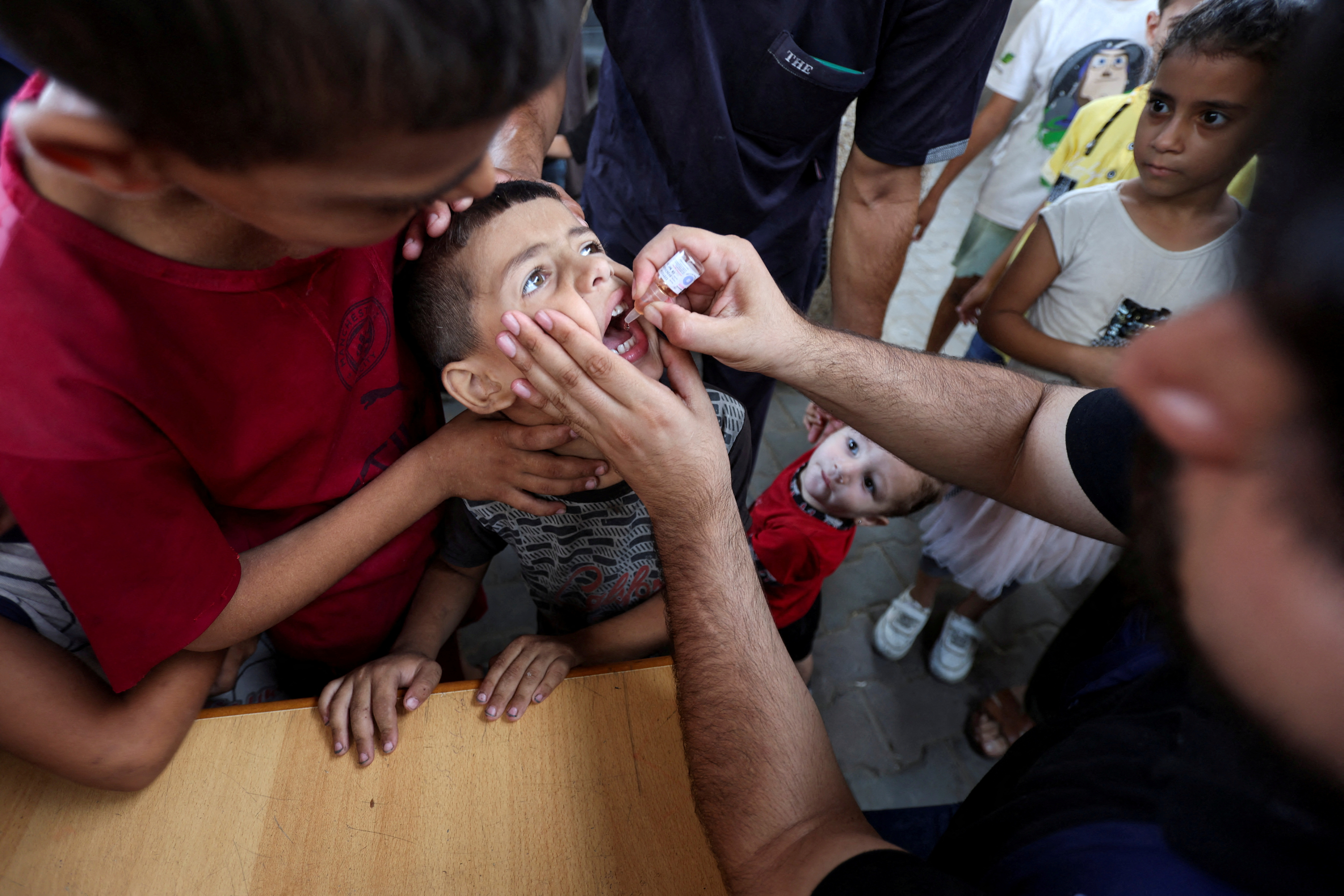 A Palestinian child is vaccinated against polio, at a United Nations healthcare center in Deir Al-Balah in the central Gaza Strip. /Ramadan Abed/Reuters