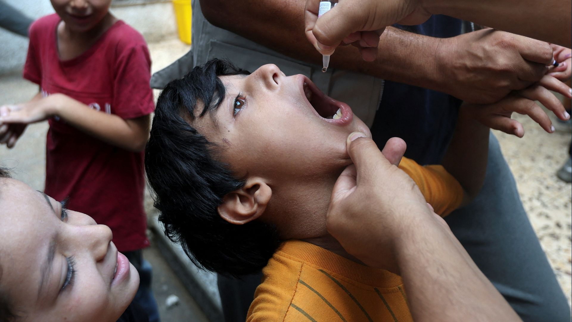 A Palestinian child is vaccinated against polio, in Deir Al-Balah in the central Gaza Strip. /Ramadan Abed/Reuters