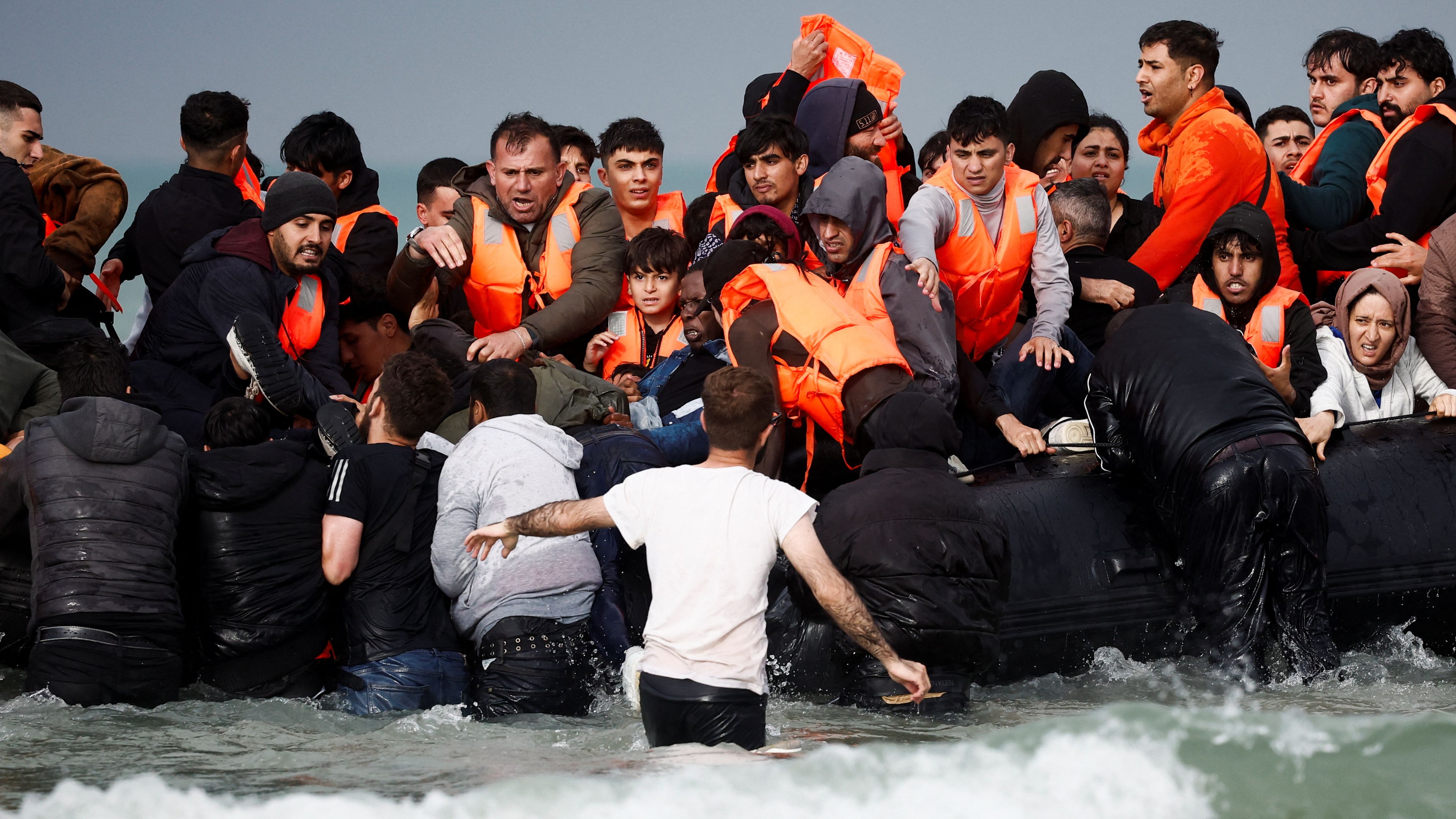 Migrants attempted to cross the English Channel to the UK on Wednesday. /Benoit Tessier/Reuters