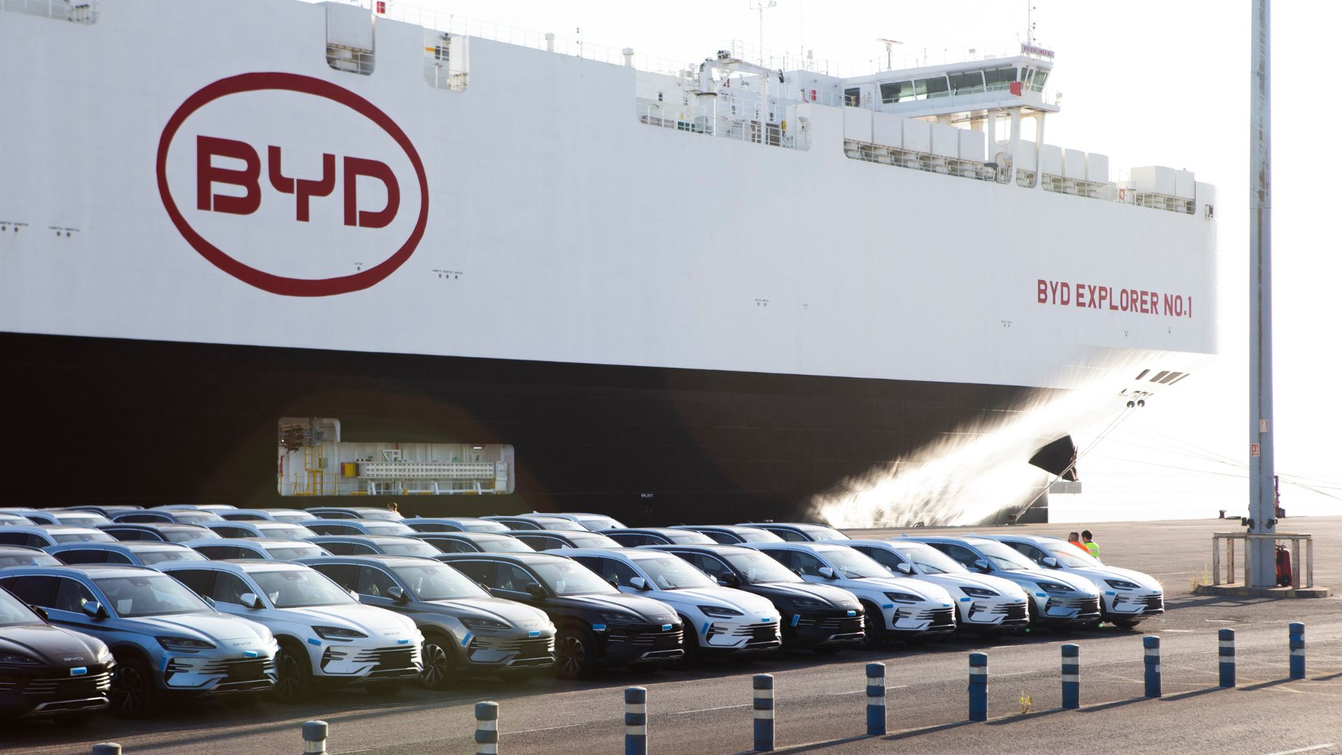 This huge cargo ship has started importing thousands of cars from China to Spain. /BYD
