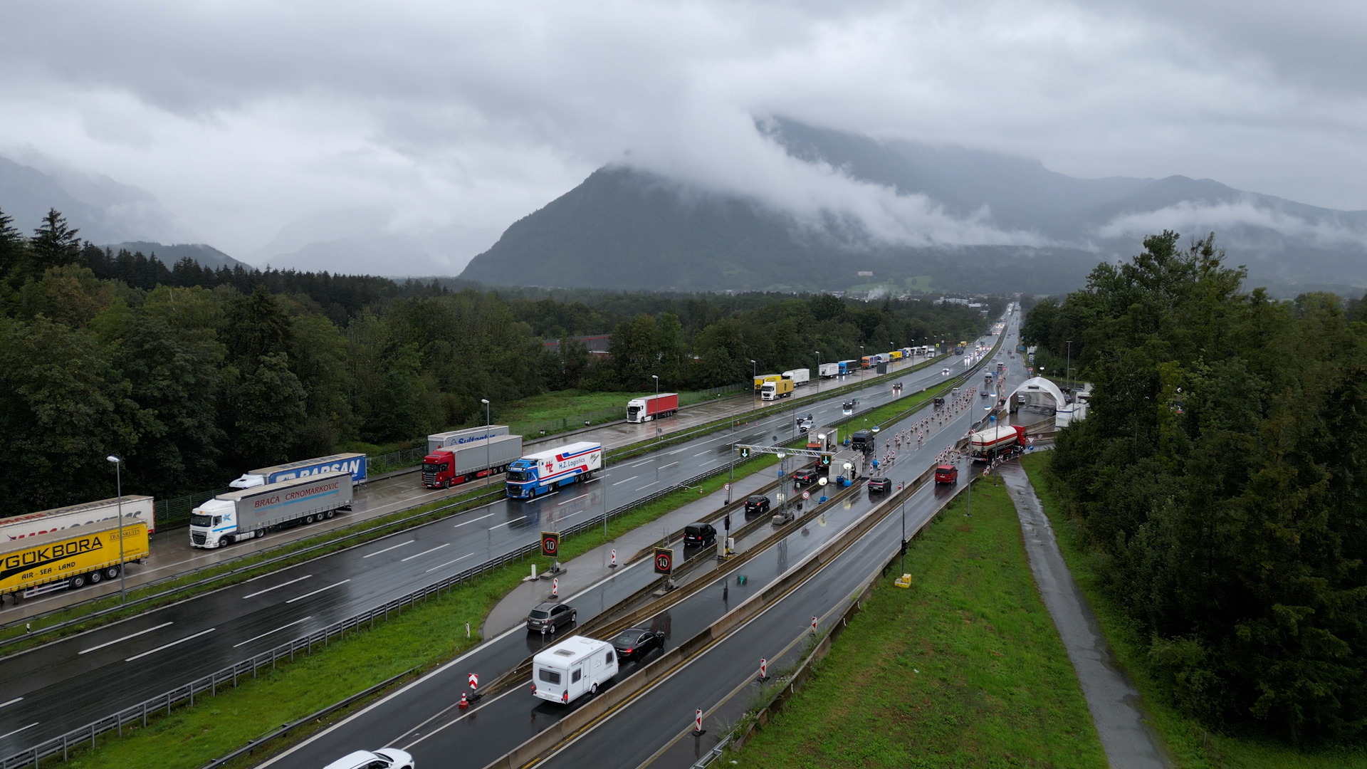 From Monday, all vehicles crossing into Germany are subject to possible police checks. /Johannes Pleschberger/CGTN