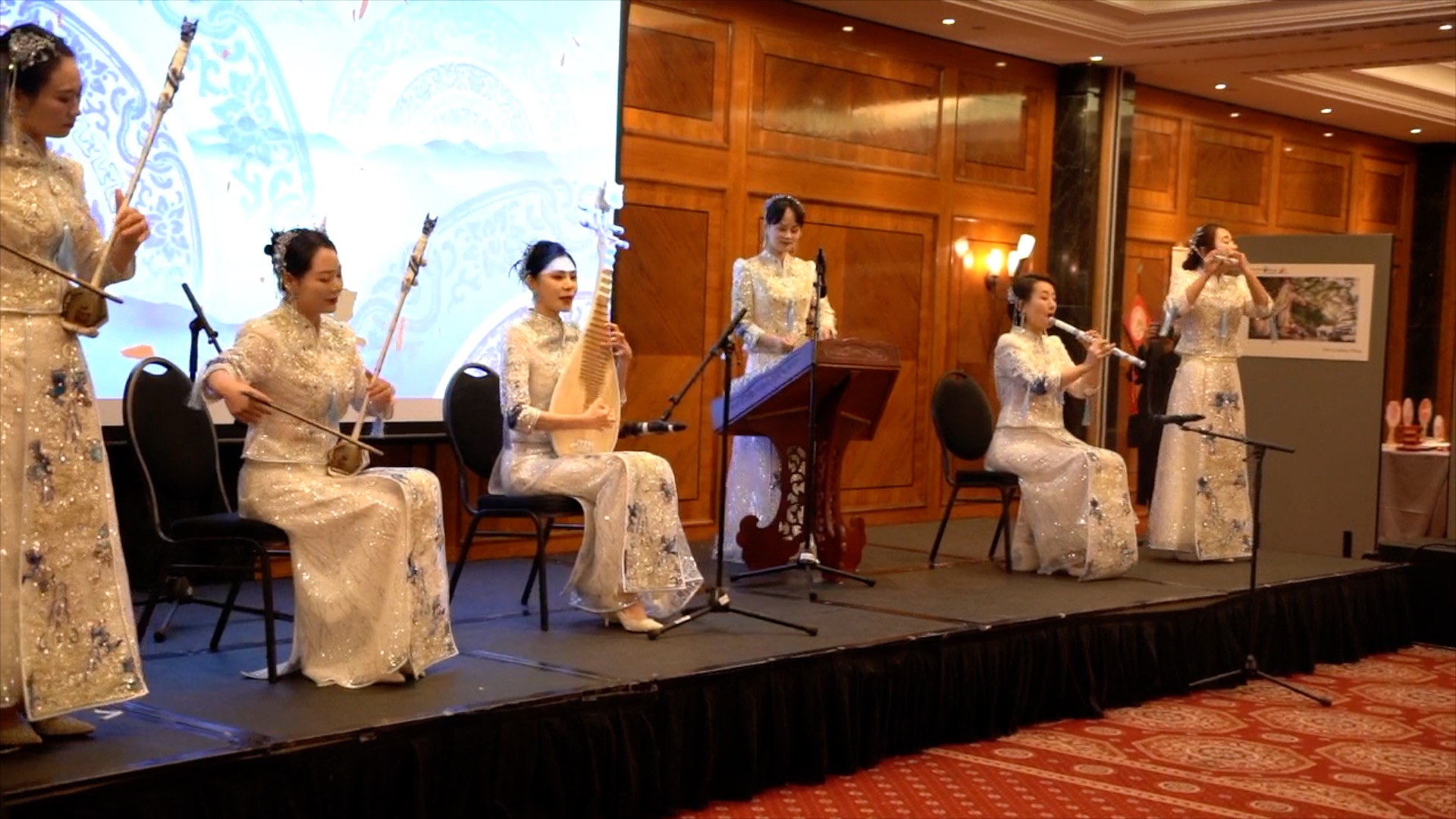 Artistic performance were brought onto stage at the event. /CGTN Photo