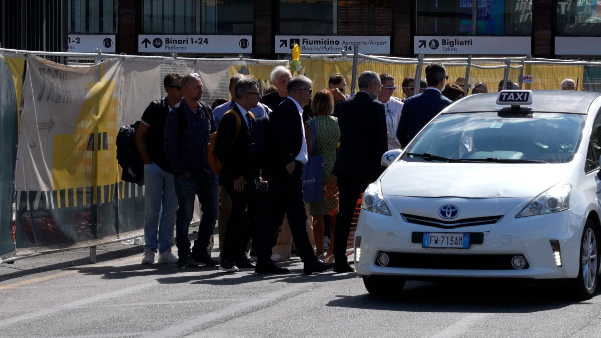 Tourists often complain about long waits for a taxi in Rome. /Giles Gibson/CGTN