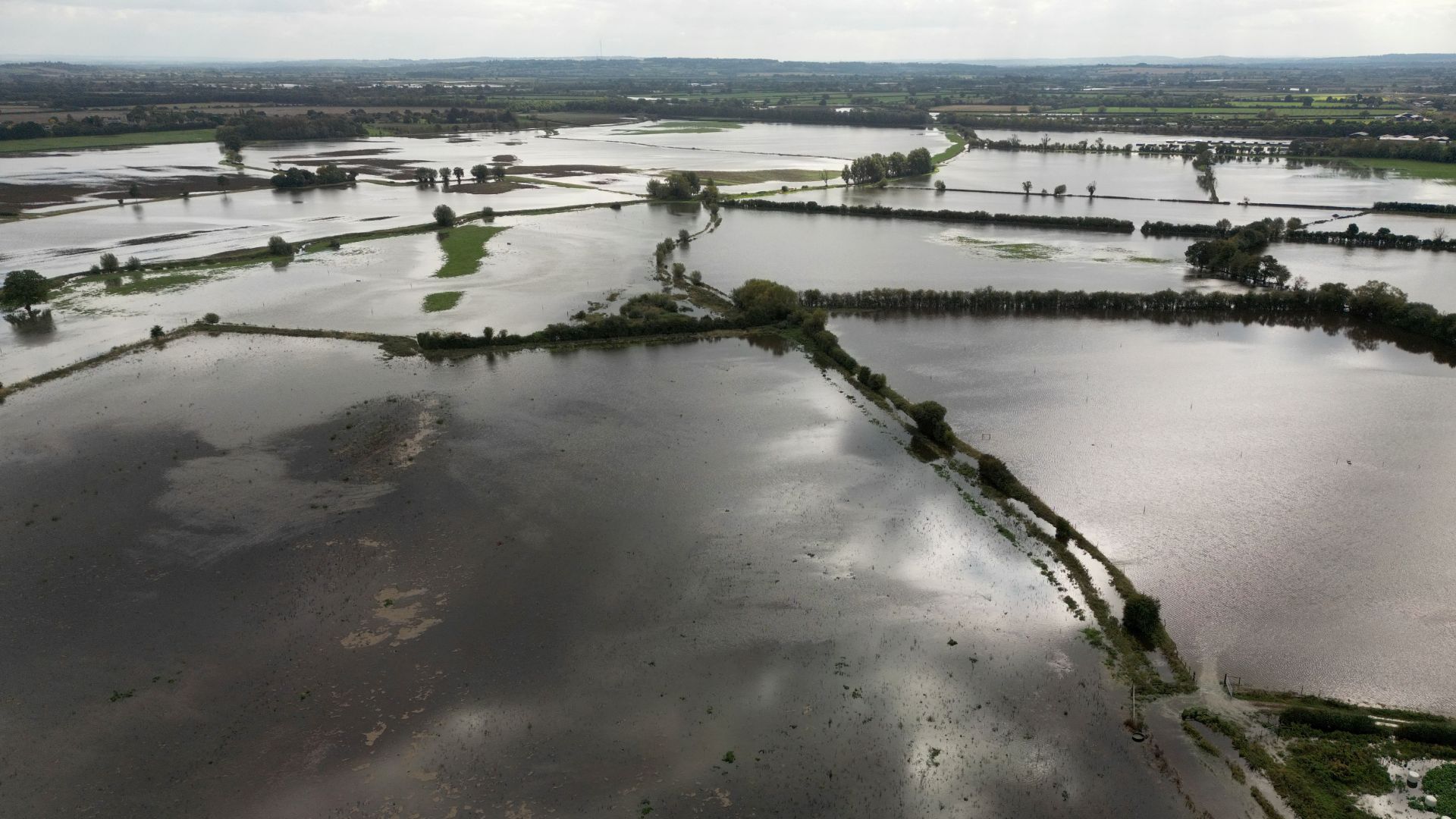 A scene of flooded fields following heavy rain, near Bicester, England. /Toby Melville/Reuters