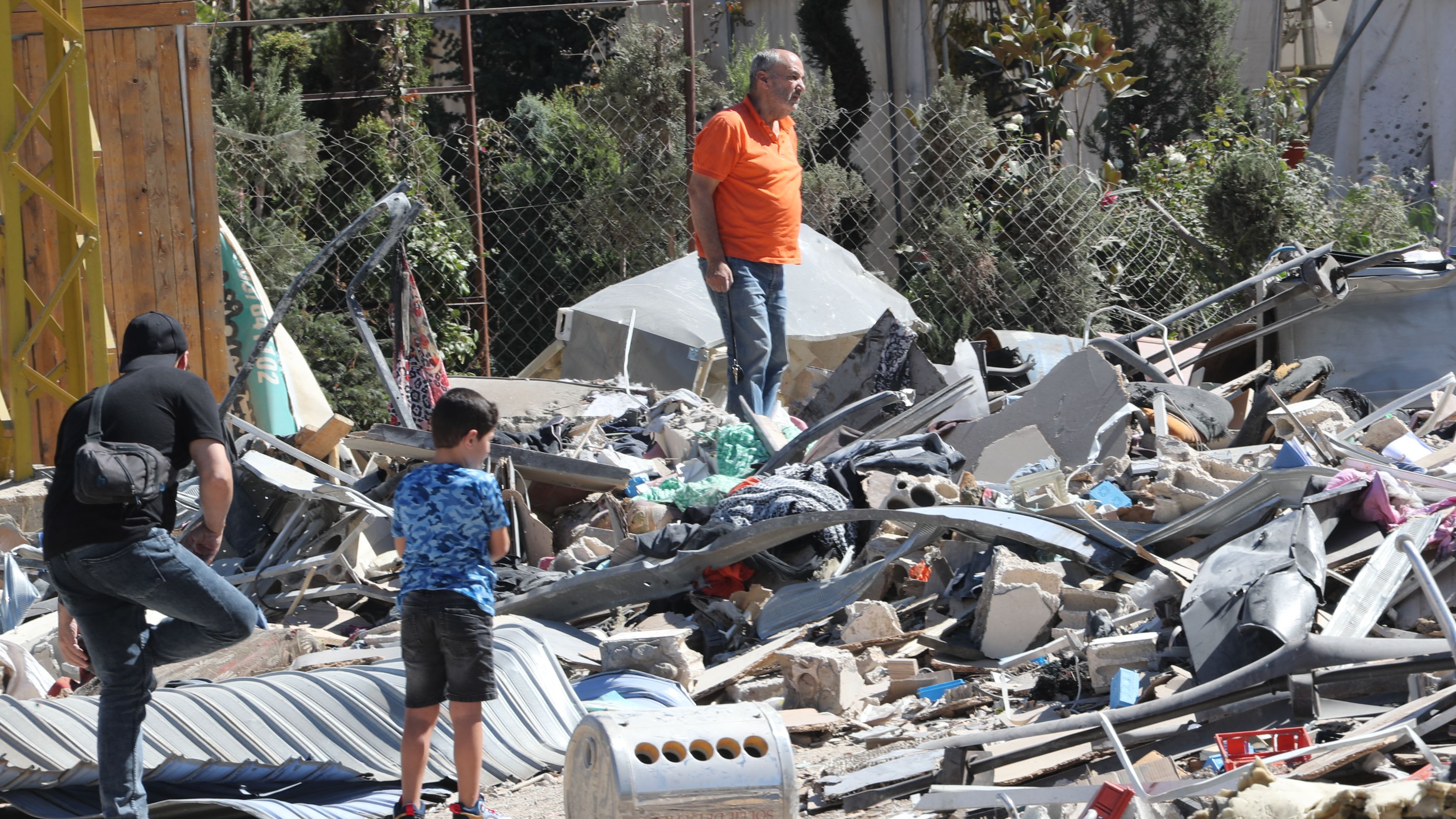 Israeli airstrikes attacked the eastern Lebanese village of Douris./ AFP