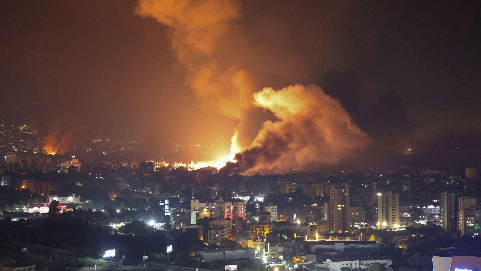 Smoke billows following Israeli strikes over Beirut's southern suburbs. /Mohamed Azakir/Reuters