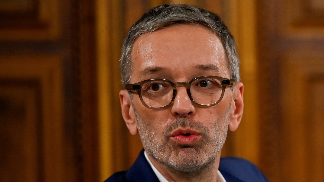 Head of Freedom Party (FPO) Herbert Kickl attends a television debate, after the first exit polls during the general election, in Vienna, Austria. /Elisabeth Mandl/Reuters