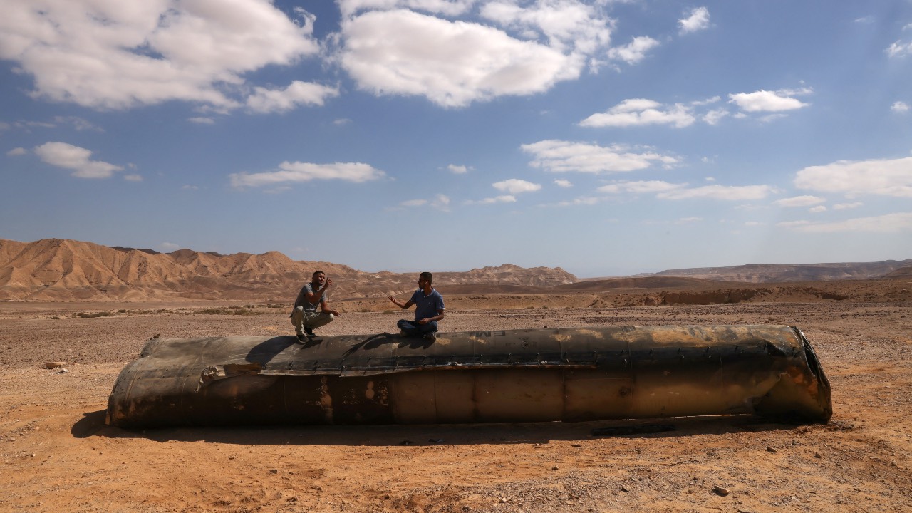 The remains of an Iranian missile on the ground in the Negev desert near Arad, on October 2, in the aftermath of an Iranian missile attack on Israel. /Menahem Kahana/AFP