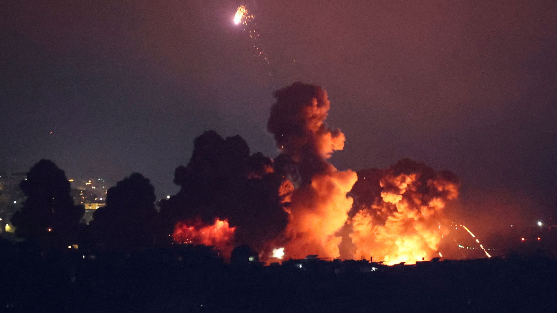 Smoke rises from an explosion over Beirut's southern suburbs, as seen from Sin El Fil. /Amr Abdallah Dalsh/Reuters