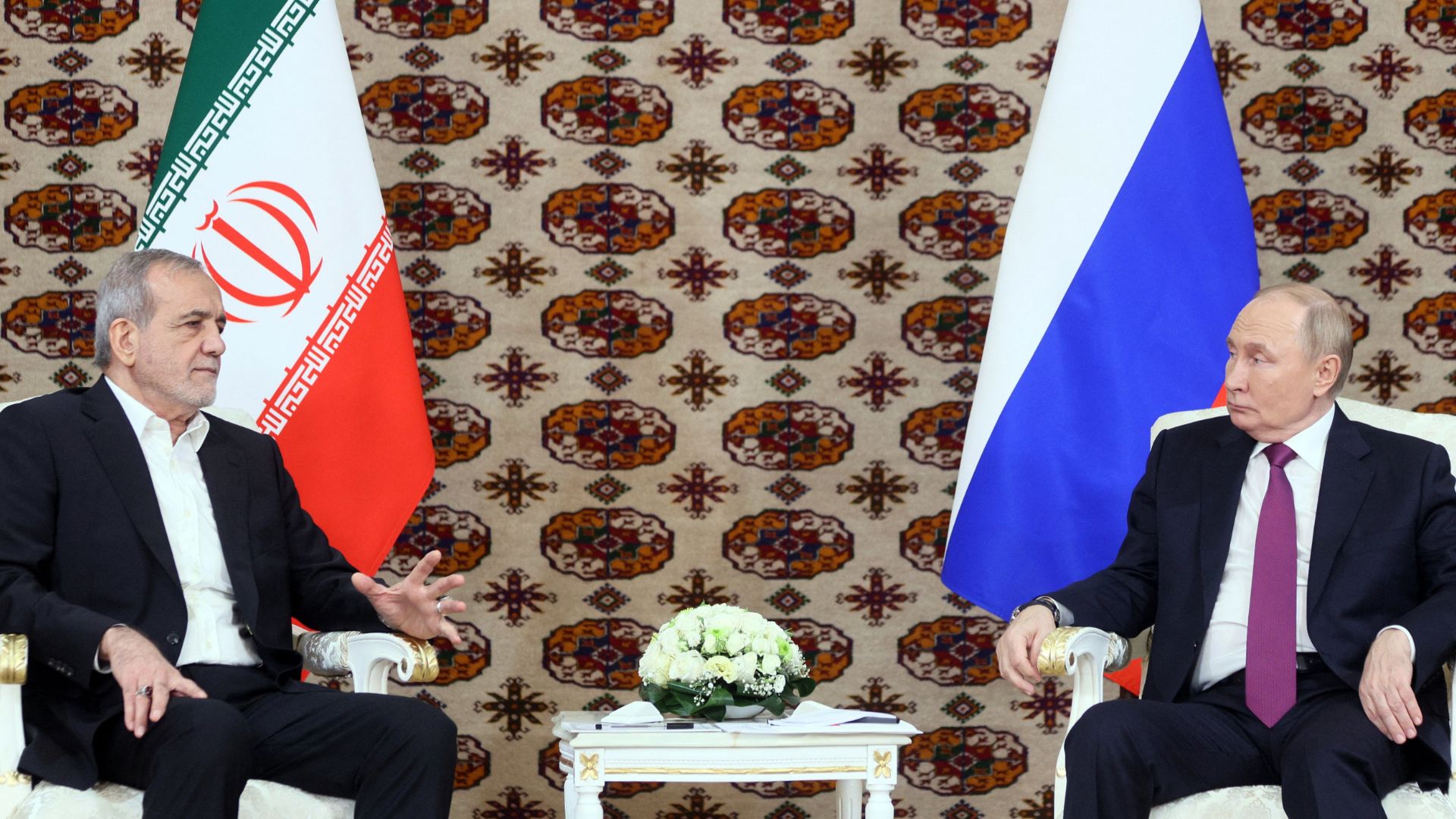 Russian President Vladimir Putin meets Iranian counterpart Masoud Pezeshkian in Ashgabat, Turkmenistan on Friday. /Alexander Scherbak/Pool via Reuters