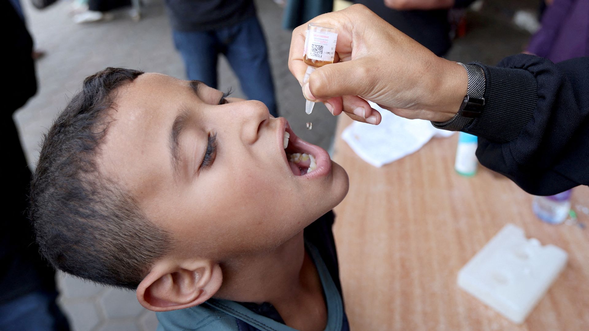 A Palestinian child is vaccinated against polio on October 14 in Deir Al-Balah. The campaign has now been suspended. /Ramadan Abed/Reuters