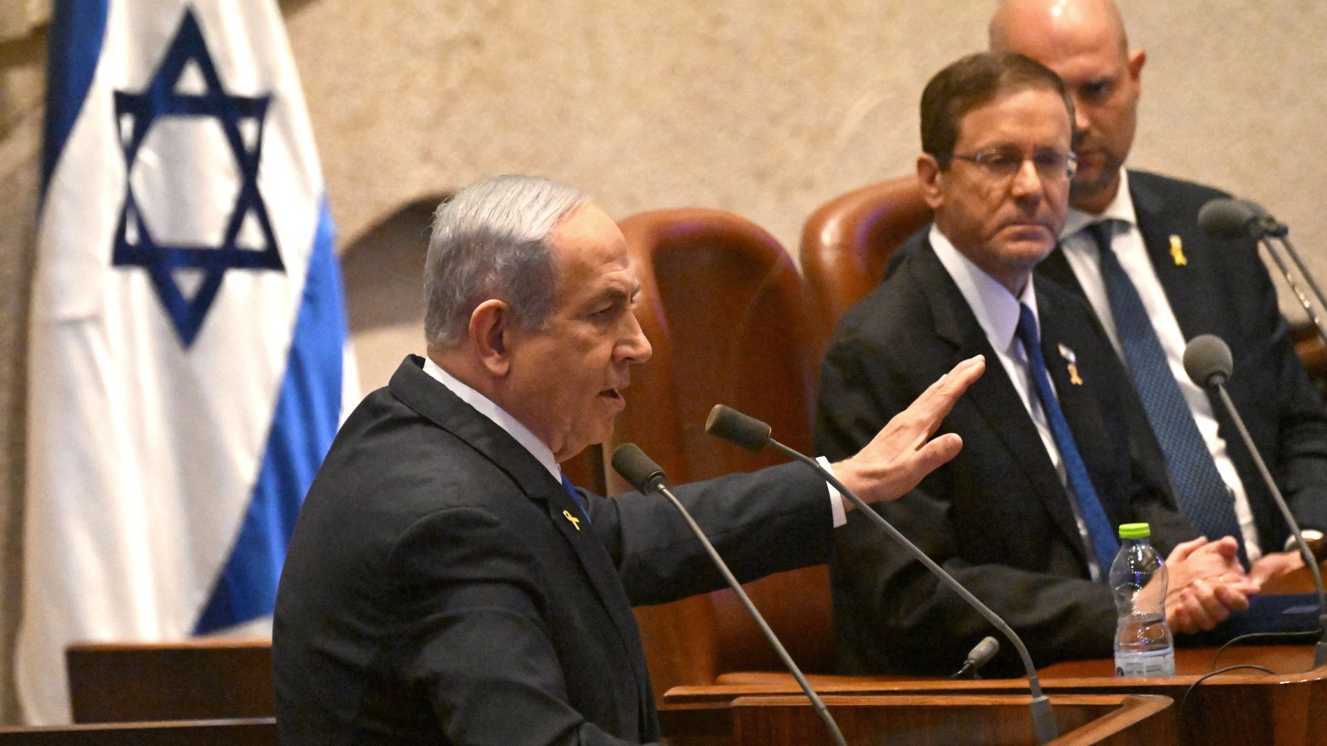 Netanyahu speaks at the opening of the 25th Knesset session ahead of Monday's vote. /Debbie Hill/Pool