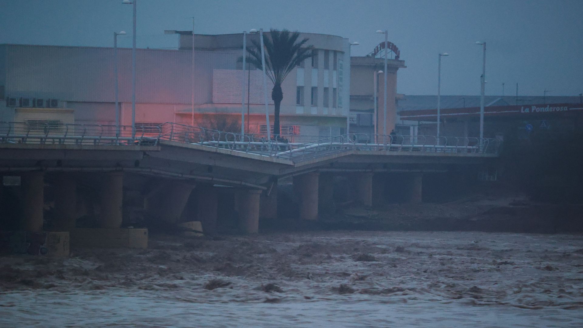 A river-damaged bridge in Carlet, Valencia. /Eva Manez/Reuters