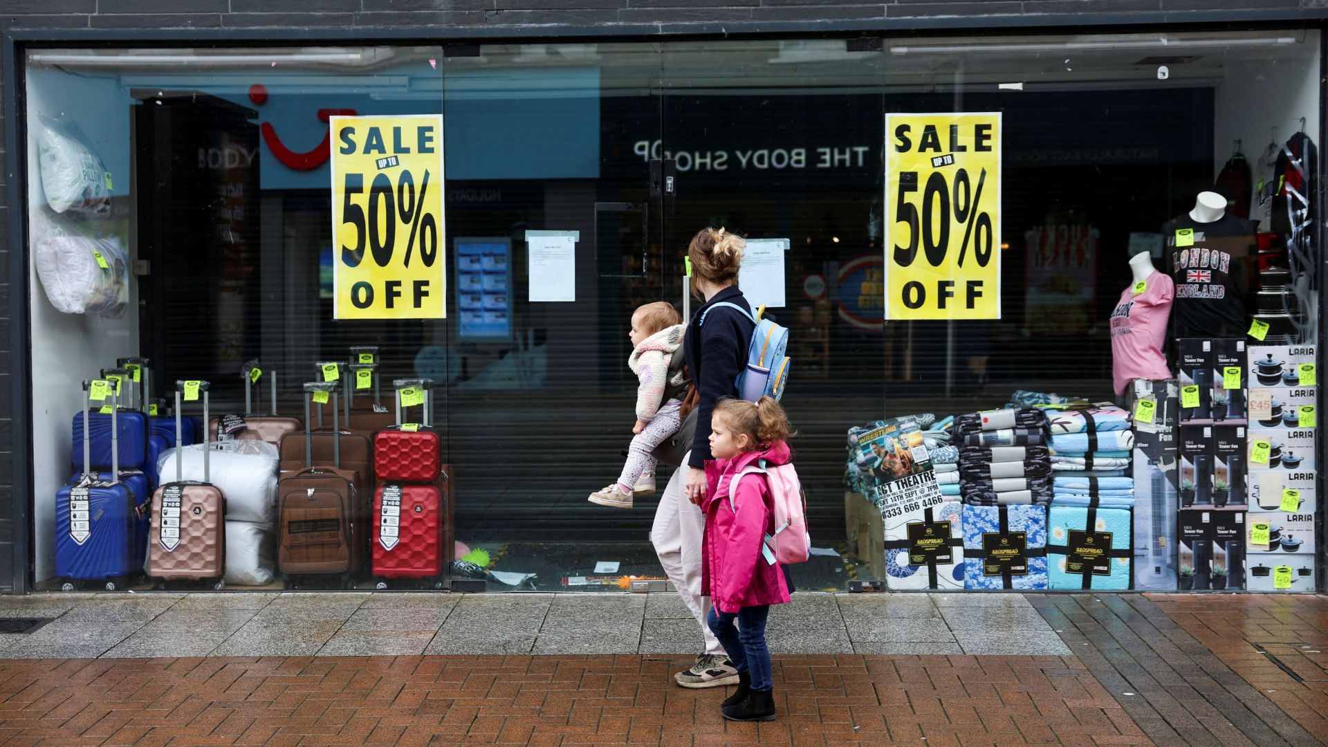 Closing down shops are a common sight on UK streets after years of economic strife. /Mina Kim/Reuters
 