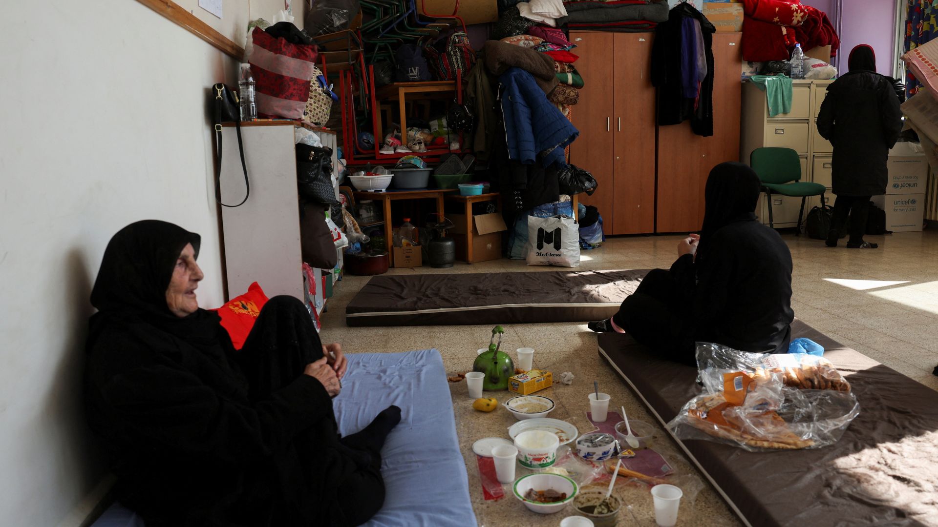 Displaced women in a school turned into shelter in the mountainous town of Deir al-Ahmar in eastern Lebanon. /Mohamed Azakir/Reuters