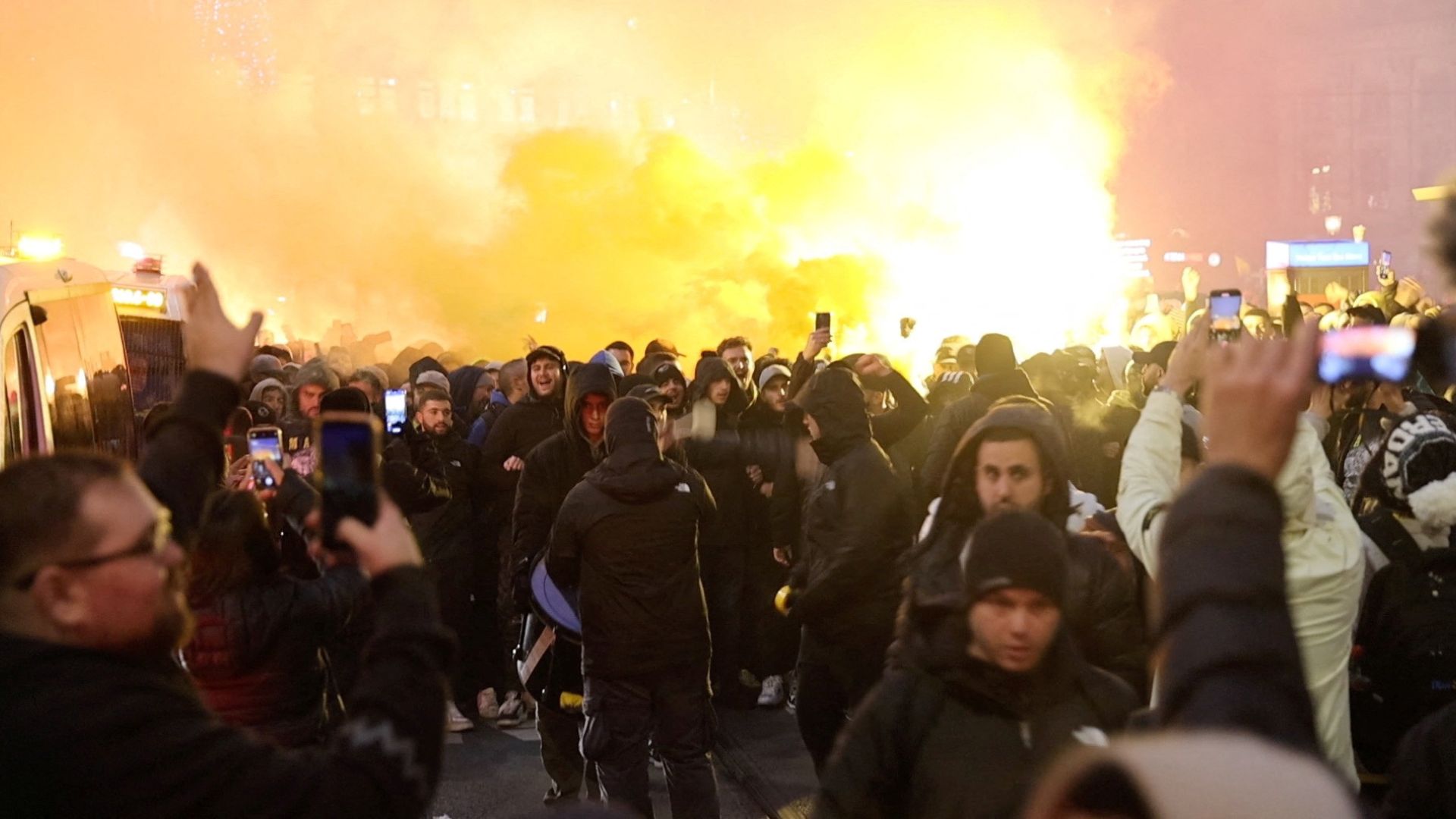 Israeli Maccabi Tel Aviv supporters chant and light flares in Amsterdam. /Michel Van Bergen/Reuters