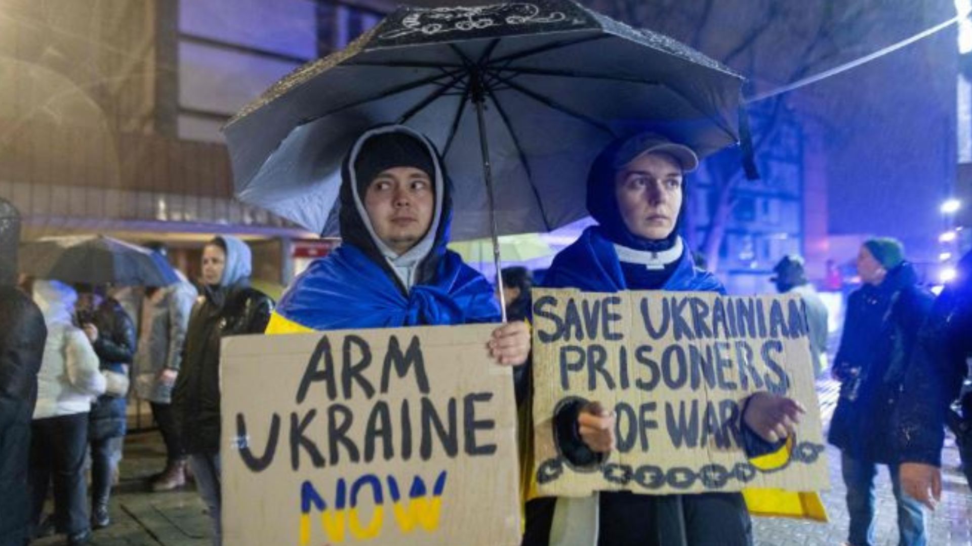 Participants hold placards in Warsaw, Poland,  to mark 1,000 days of Russia's 'special military operation' in Ukraine. /Wojtek Radwanski/AFP