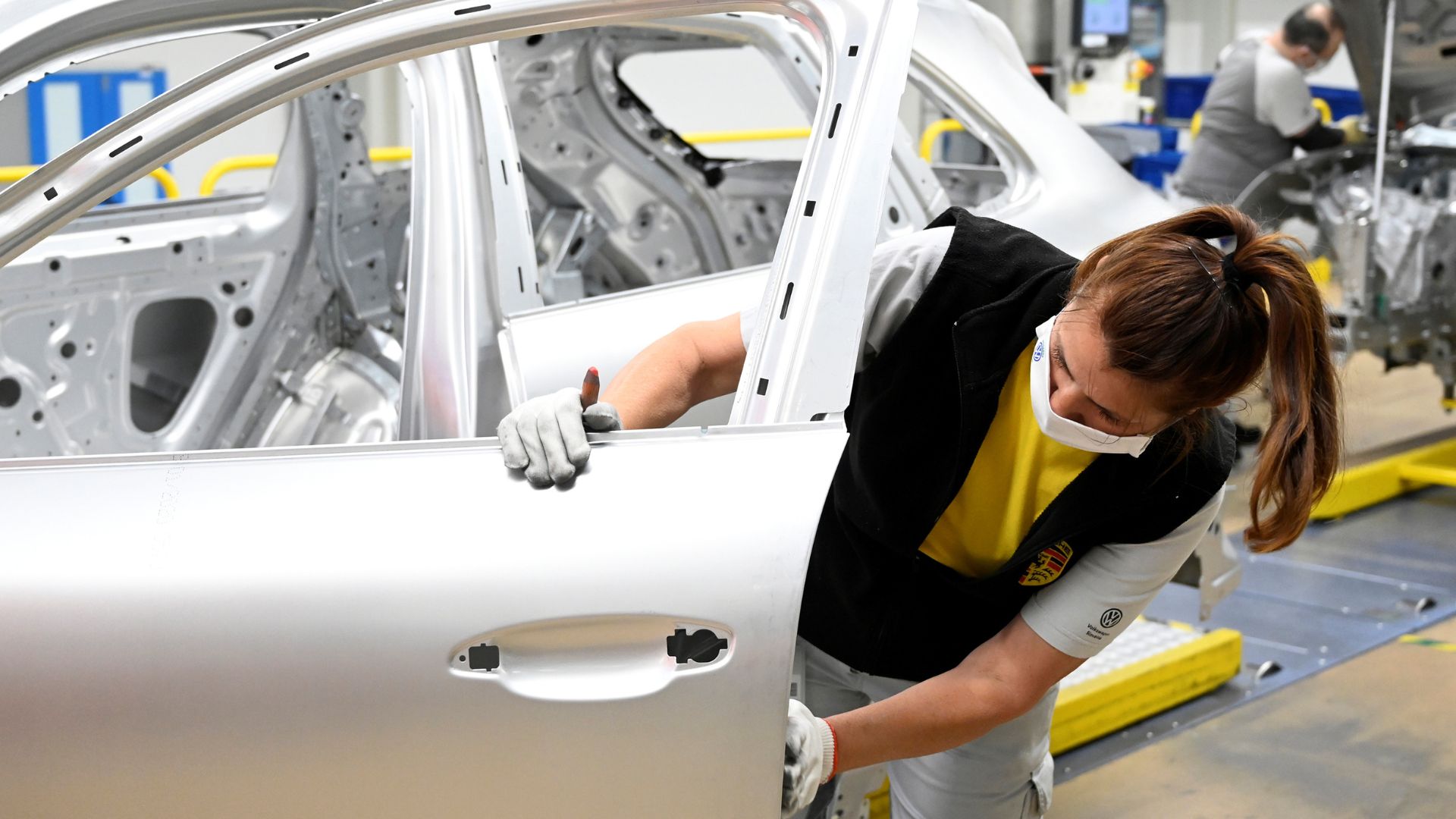 Employees work on an assembly line at the Volkswagen construction plant in Bratislava. /Radovan Stoklasa/Reuters/File