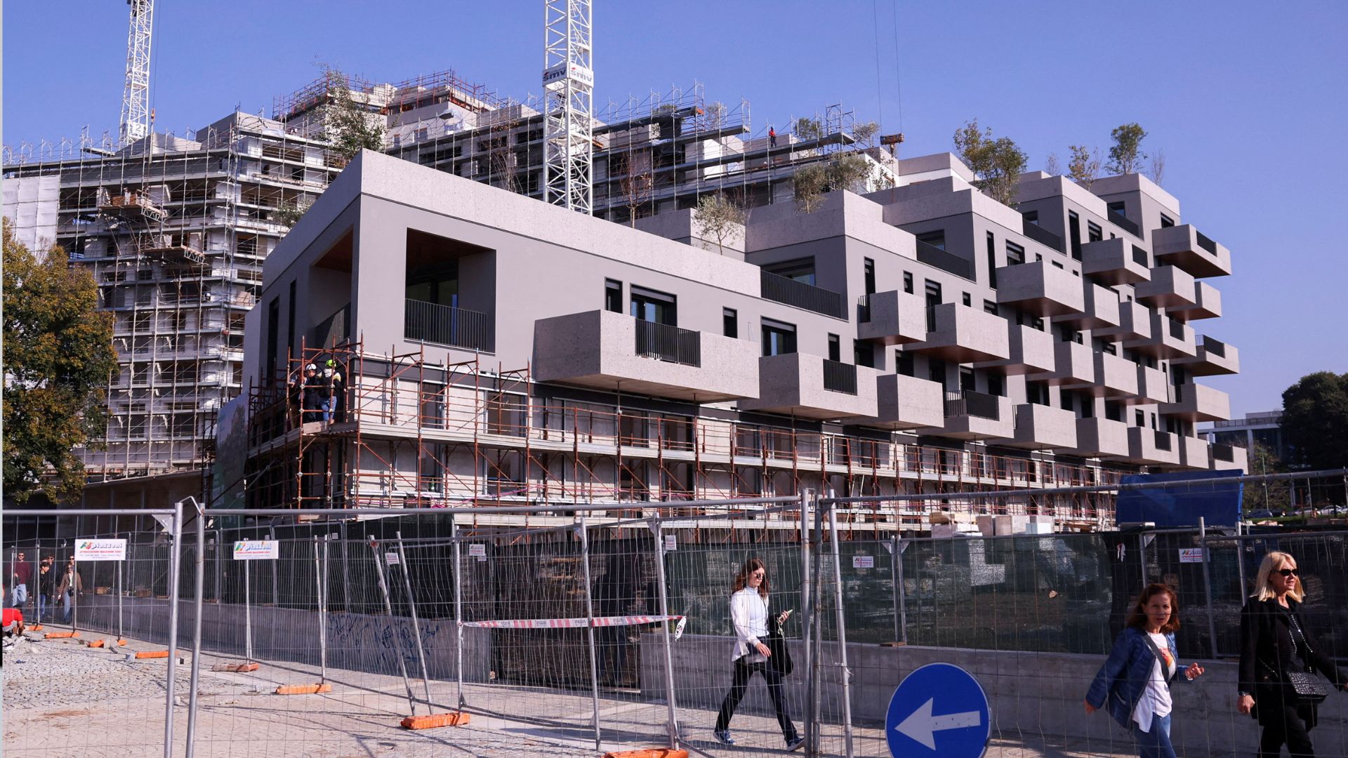 Bosconavigli buildings are seen under construction, as the site is under investigation for alleged building abuses, in Milan. /Claudia Greco/Reuters