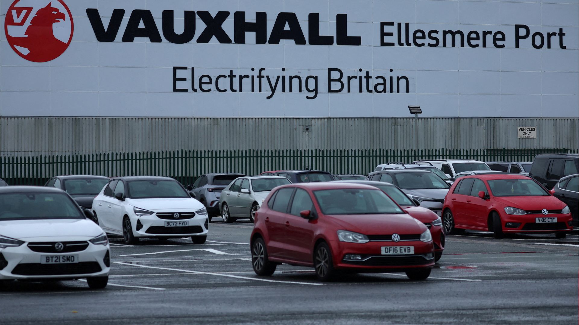 Signage saying 'Electrifying Britain' is seen on the outside of the Stellantis owned Vauxhall car factory in Ellesmere Port, Britain in September 2023. /Phil Noble/Reuters
