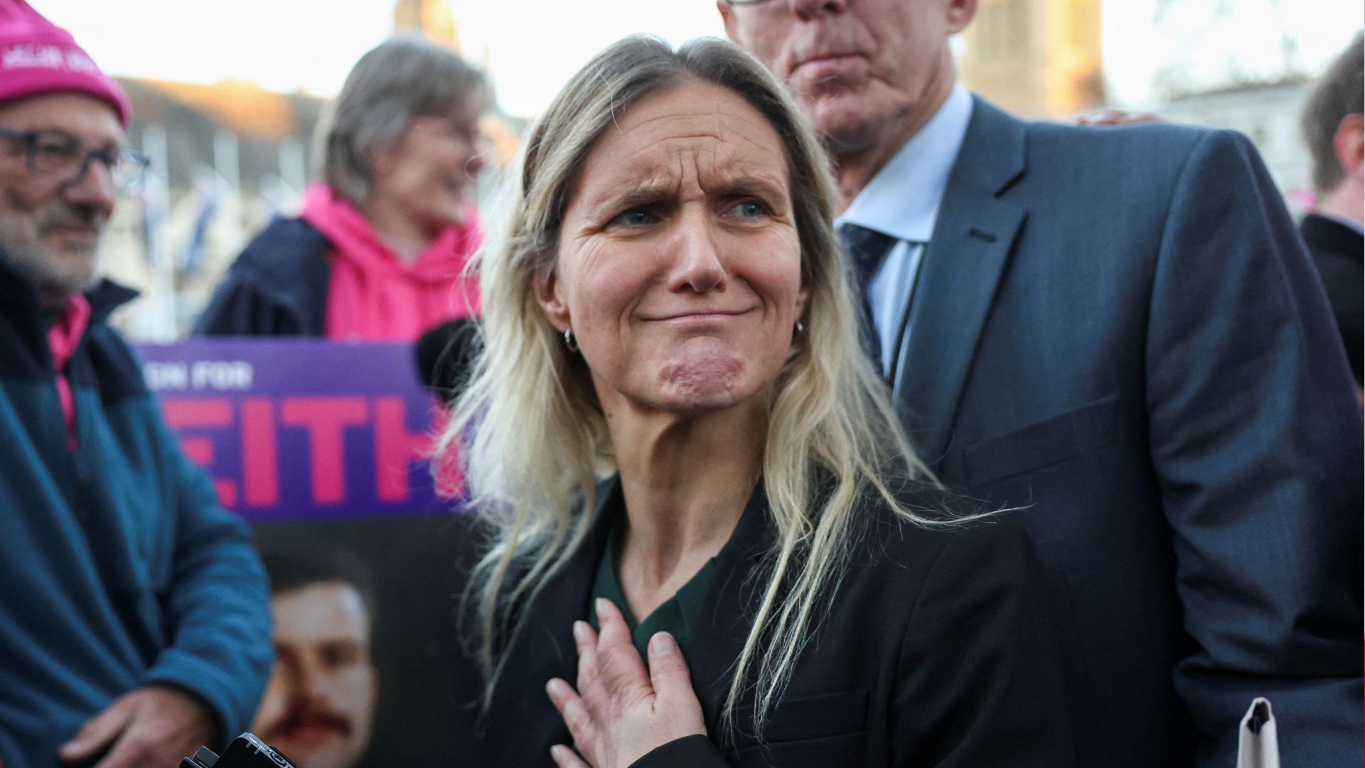 Kim Leadbeater, MP for Spen Valley, reacts during a demonstration in support of assisted dying outside the British parliament after lawmakers voted in favour of the assisted dying law. /Mina Kim/Reuters