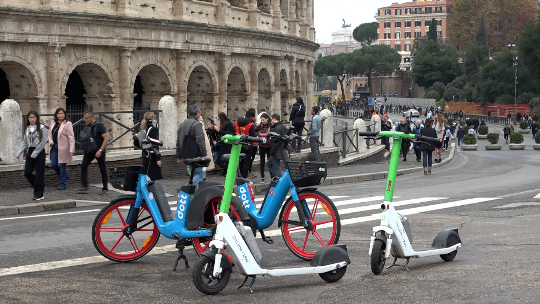 Good for the environment or a nuisance? E-scooters are popular in Italy but for how long? /CGTN Europe