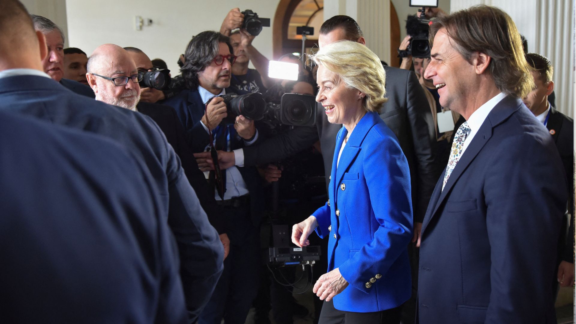 Uruguay's President Luis Lacalle Pou with European Commission President Ursula von der Leyen at the Mercosur Summit on Friday. /Martin Varela Umpierrez/Reuters
