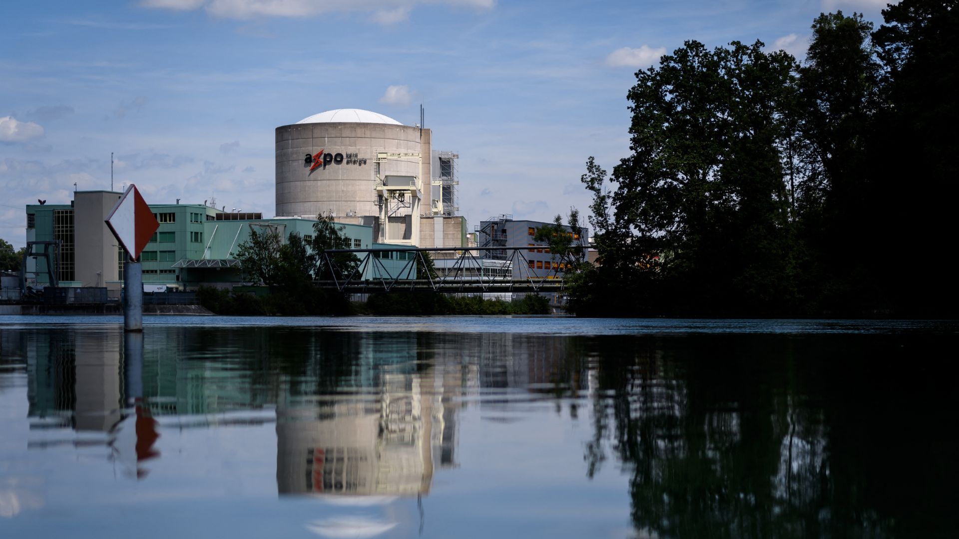 The Beznau nuclear plant, near Dottingen in Switzerland. /Fabrice Coffrini/AFP