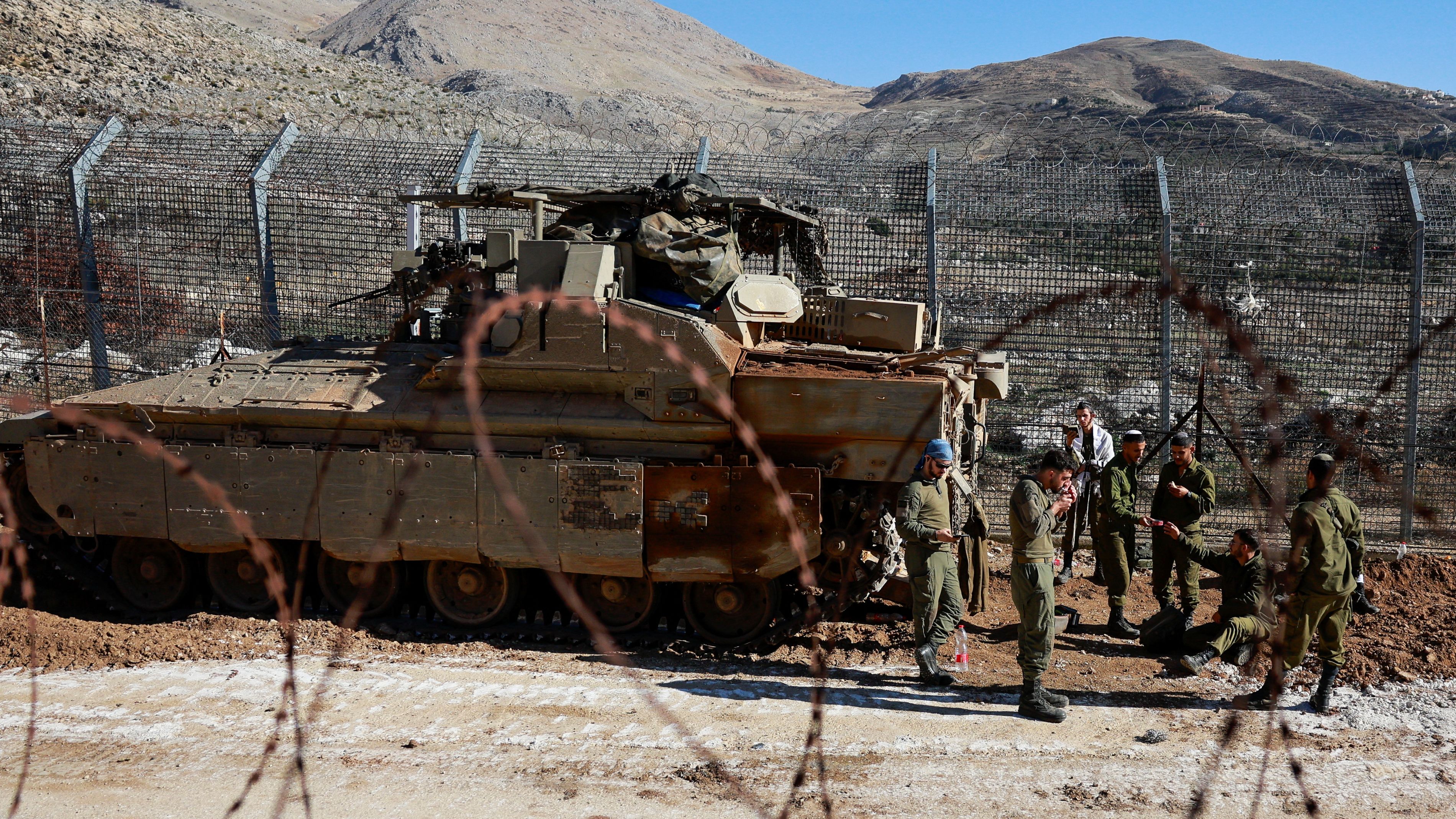 Israeli soldiers at the ceasefire line between Syria and the Israeli-occupied Golan Heights. /Ammar Awad/Reuters