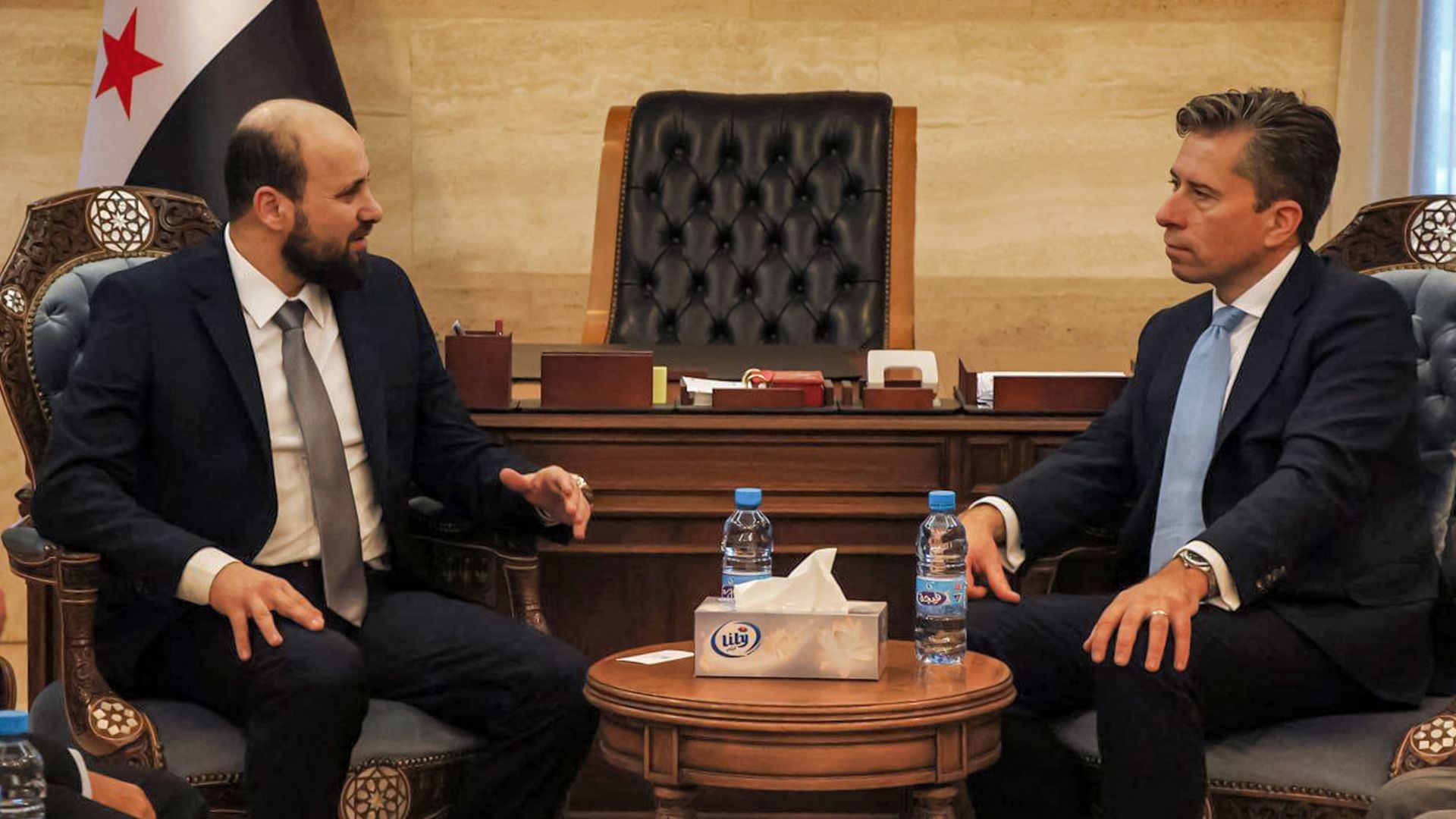 Syria's interim prime minister Mohammad al-Bashir (L) meeting with UN Emergency Relief Coordinator Tom Fletcher in Damascus. /SANA/AFP
