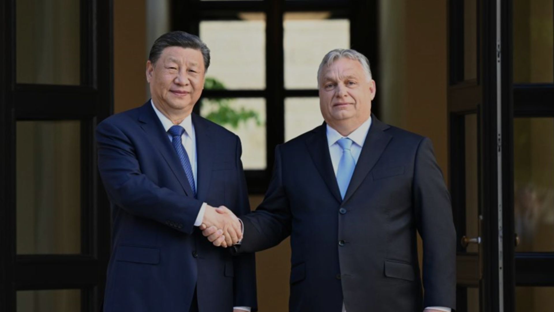 Chinese President Xi Jinping holds talks with Hungarian Prime Minister Viktor Orban in Budapest, Hungary in May. /Xinhua