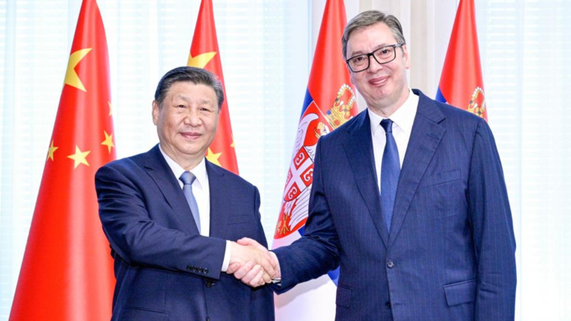 Chinese President Xi Jinping and Serbian President Aleksandar Vucic hold talks in Belgrade, Serbia in May. /Xinhua