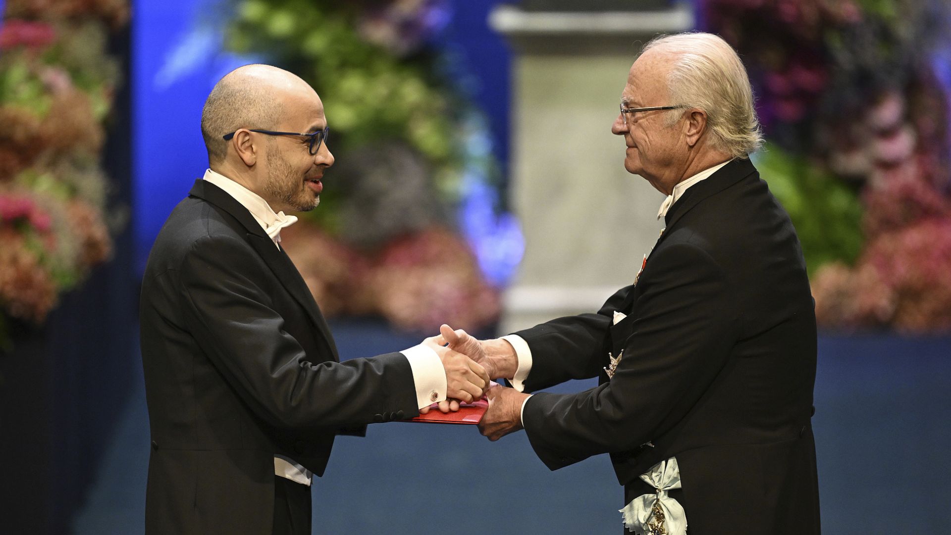 Scientist Demis Hassabis (left) accepts the Nobel Prize for Chemistry after using AI to map proteins. /CFP 