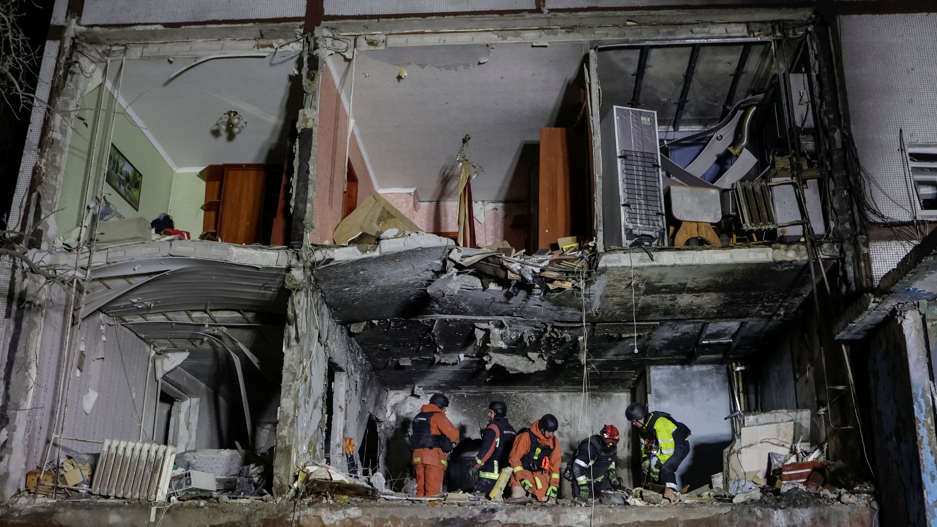 Rescuers work at a site of a Kharkiv apartment block damaged by a Russian drone strike on December 20, 2024. /Sofiia Gatilova/Reuters
