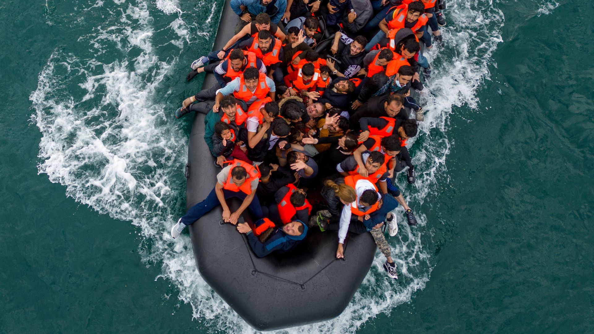 An inflatable dinghy carrying migrants makes its way towards England in the English Channel last August. /Chris J. Ratcliffe/Reuters